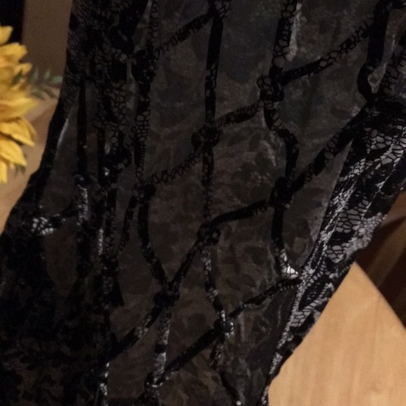 Size 10 top -stretchy - back open - Picture 4 of 4